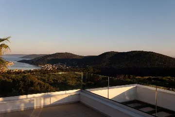 4-Bedroom Villa in Marina with Heated Pool