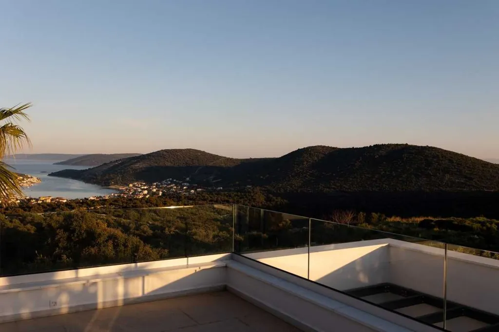 4-Bedroom Villa in Marina with Heated Pool