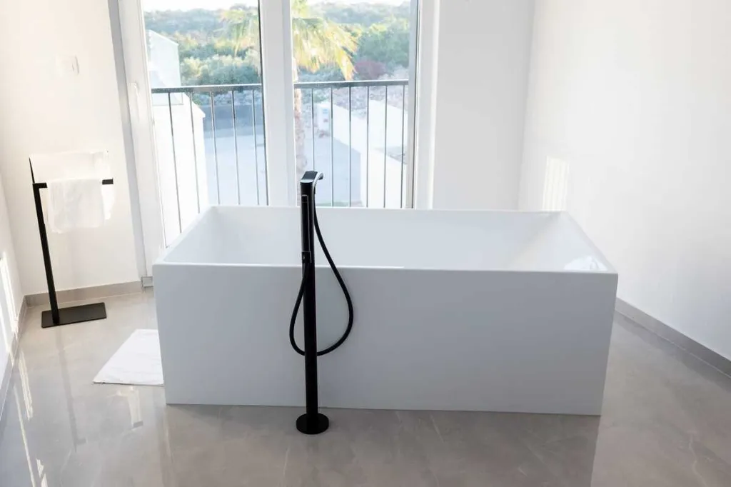 4-Bedroom Villa in Marina with Heated Pool