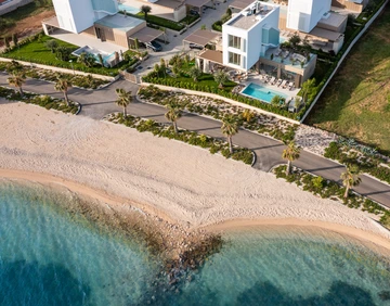 4-Bedroom Villa with Private Pool in Turanj