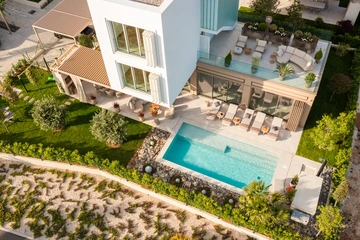 4-Bedroom Villa with Private Pool in Turanj