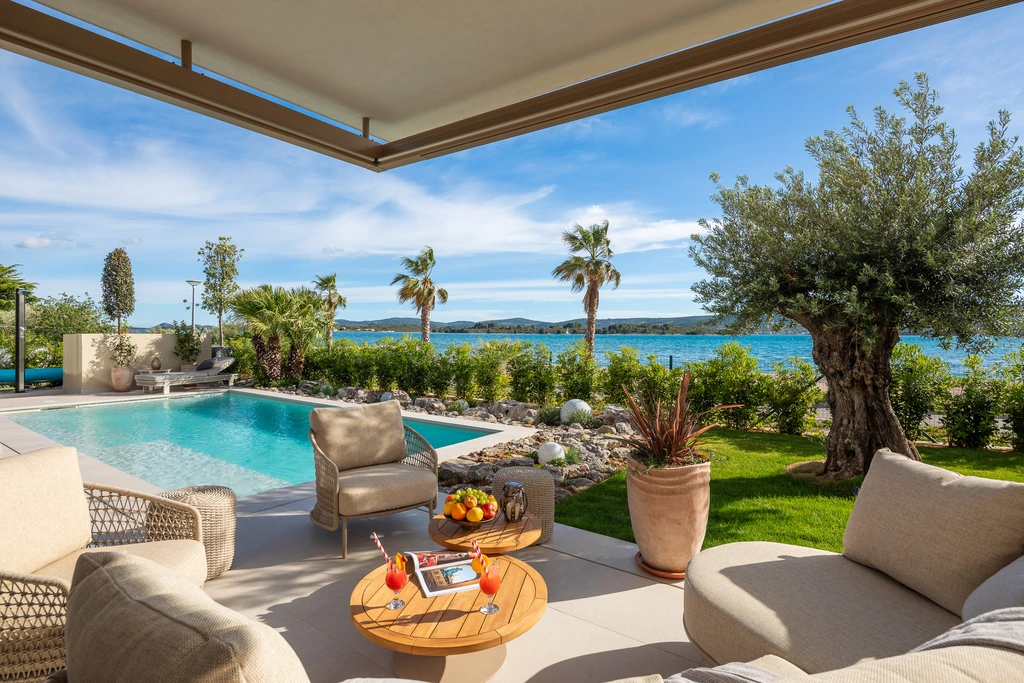 4-Bedroom Villa with Private Pool in Turanj