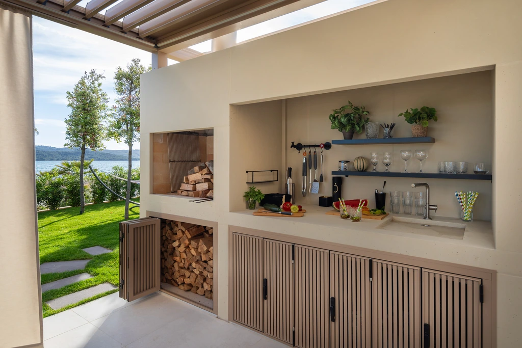 4-Bedroom Villa with Private Pool in Turanj