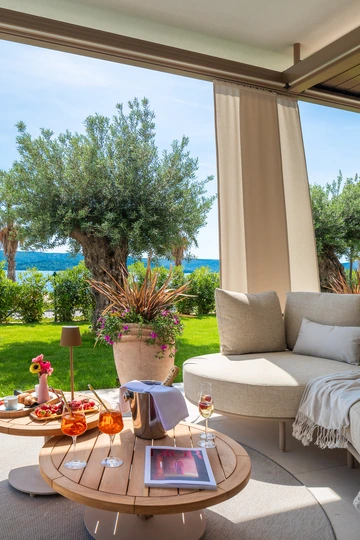 4-Bedroom Villa with Private Pool in Turanj