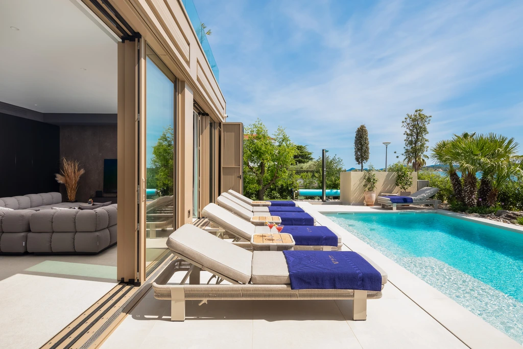 4-Bedroom Villa with Private Pool in Turanj