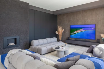 4-Bedroom Villa with Private Pool in Turanj