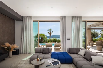 4-Bedroom Villa with Private Pool in Turanj