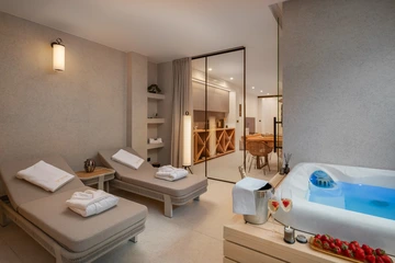 4-Bedroom Villa with Private Pool in Turanj