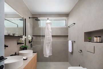 4-Bedroom Villa with Private Pool in Turanj