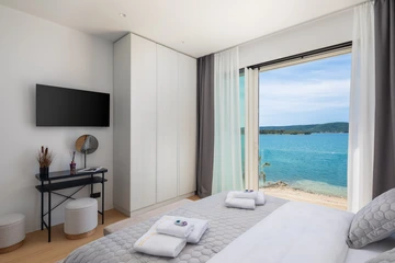 4-Bedroom Villa with Private Pool in Turanj