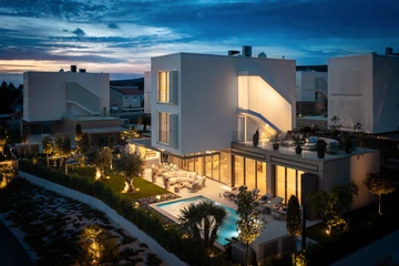 4-Bedroom Villa with Private Pool in Turanj