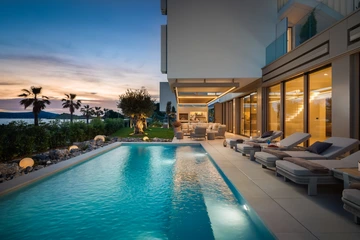 4-Bedroom Villa with Private Pool in Turanj