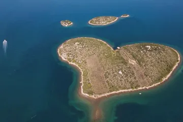 4-Bedroom Villa with Private Pool in Turanj