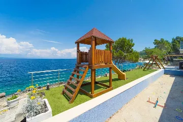 Seafront Villa with Pool & Jacuzzi in Korčula