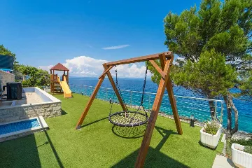 Seafront Villa with Pool & Jacuzzi in Korčula