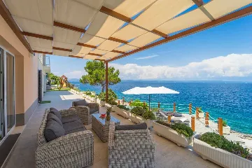 Seafront Villa with Pool & Jacuzzi in Korčula