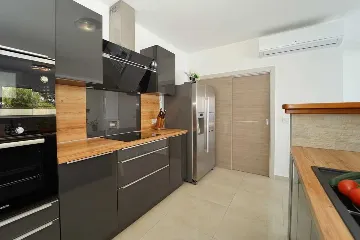 Seafront Villa with Pool & Jacuzzi in Korčula