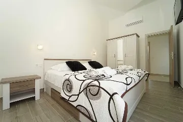 Seafront Villa with Pool & Jacuzzi in Korčula