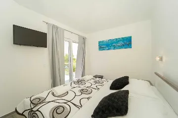 Seafront Villa with Pool & Jacuzzi in Korčula