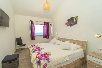 Seafront Villa with Pool & Jacuzzi in Korčula