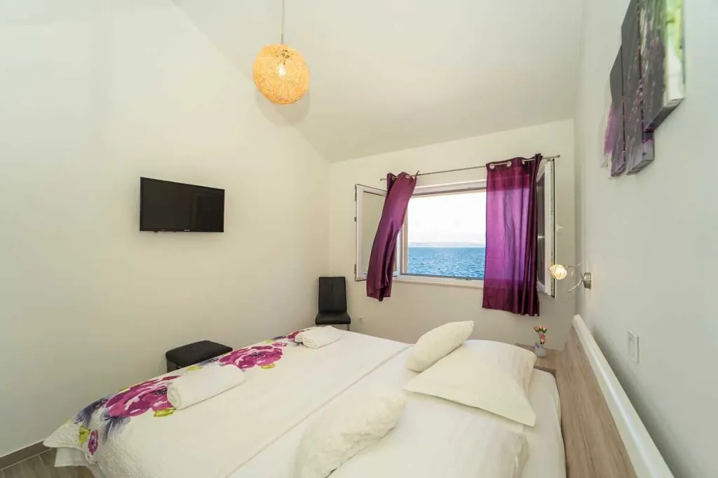 Seafront Villa with Pool & Jacuzzi in Korčula