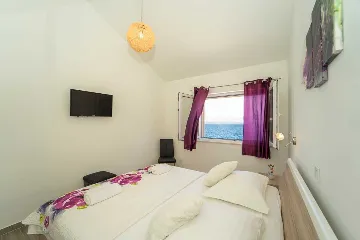 Seafront Villa with Pool & Jacuzzi in Korčula