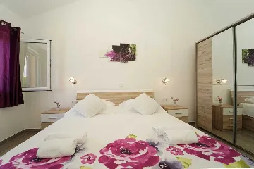 Seafront Villa with Pool & Jacuzzi in Korčula