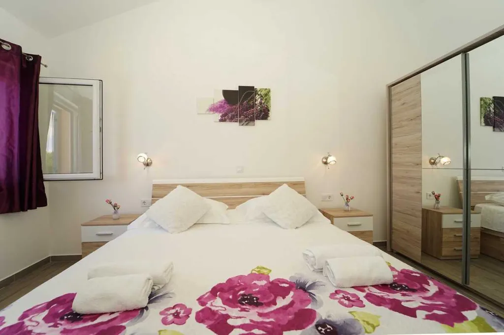 Seafront Villa with Pool & Jacuzzi in Korčula