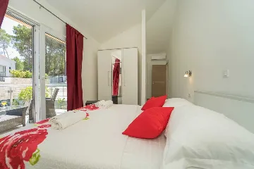 Seafront Villa with Pool & Jacuzzi in Korčula