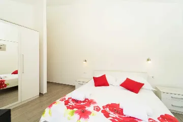 Seafront Villa with Pool & Jacuzzi in Korčula