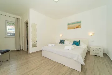 Seafront Villa with Pool & Jacuzzi in Korčula