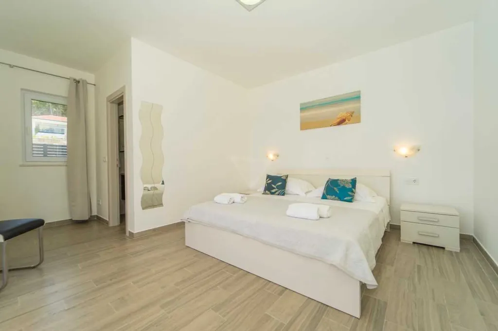 Seafront Villa with Pool & Jacuzzi in Korčula
