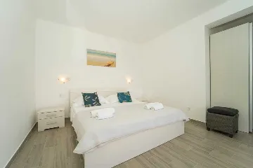 Seafront Villa with Pool & Jacuzzi in Korčula