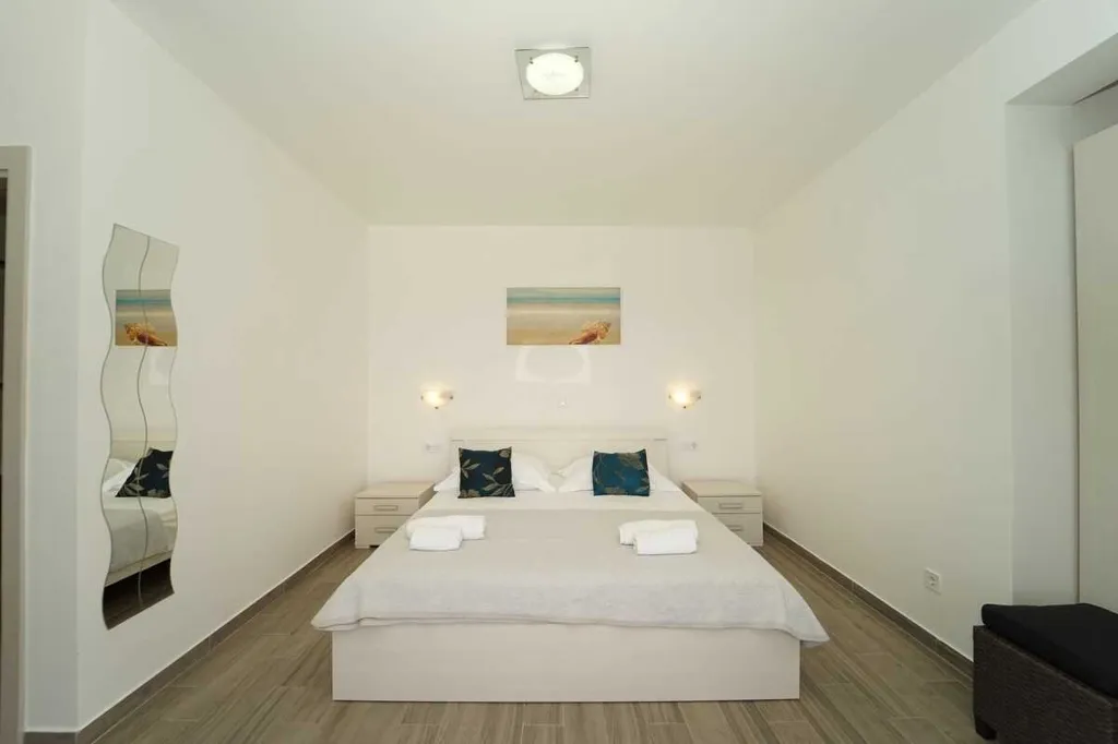 Seafront Villa with Pool & Jacuzzi in Korčula