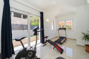 Seafront Villa with Pool & Jacuzzi in Korčula