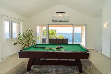 Seafront Villa with Pool & Jacuzzi in Korčula