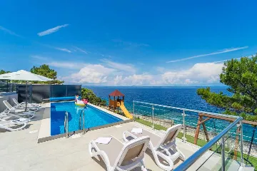 Seafront Villa with Pool & Jacuzzi in Korčula
