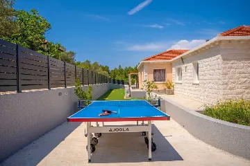 Seafront Villa with Pool & Jacuzzi in Korčula