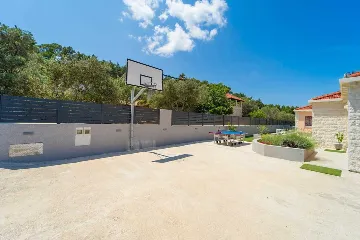 Seafront Villa with Pool & Jacuzzi in Korčula