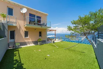 Seafront Villa with Pool & Jacuzzi in Korčula