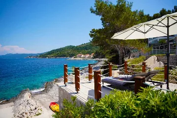 Seafront Villa with Pool & Jacuzzi in Korčula
