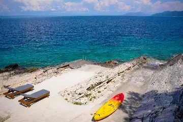 Seafront Villa with Pool & Jacuzzi in Korčula