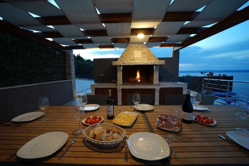 Seafront Villa with Pool & Jacuzzi in Korčula
