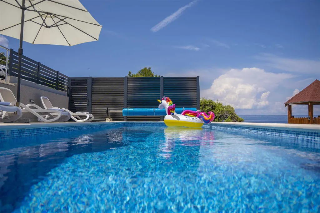 Seafront Villa with Pool & Jacuzzi in Korčula