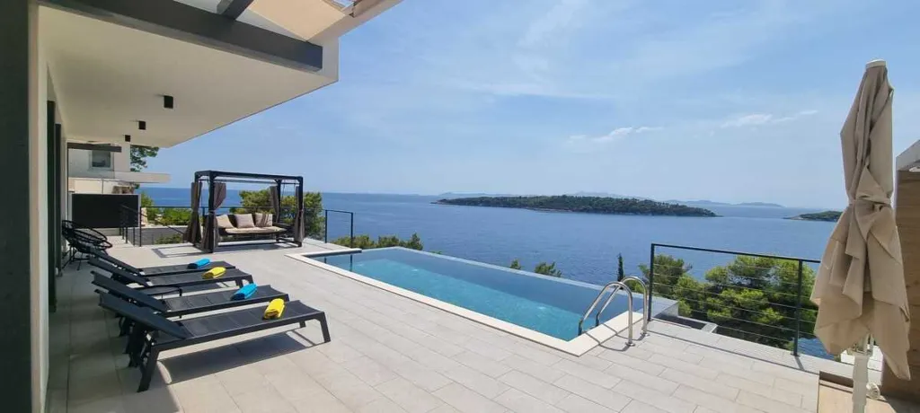 2-Bedroom Villa with Private Pool in Blato