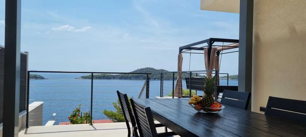 2-Bedroom Villa with Private Pool in Blato