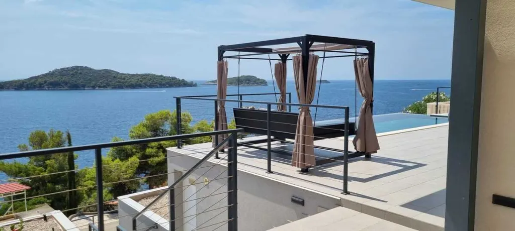 2-Bedroom Villa with Private Pool in Blato