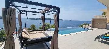 2-Bedroom Villa with Private Pool in Blato