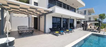 2-Bedroom Villa with Private Pool in Blato