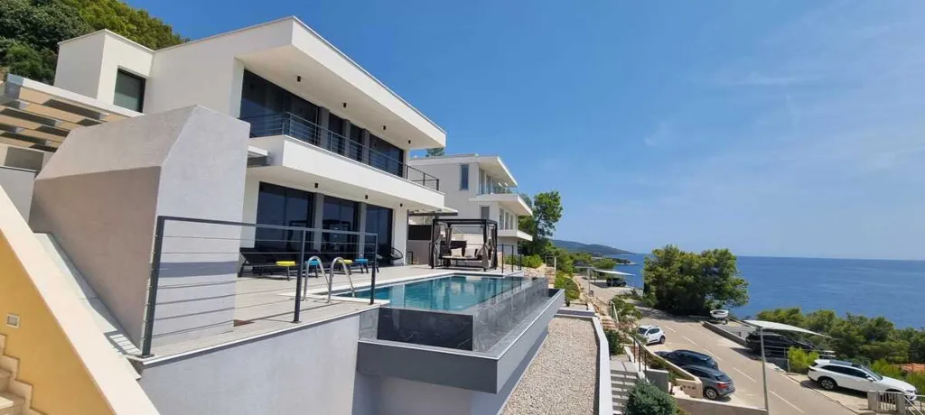 2-Bedroom Villa with Private Pool in Blato